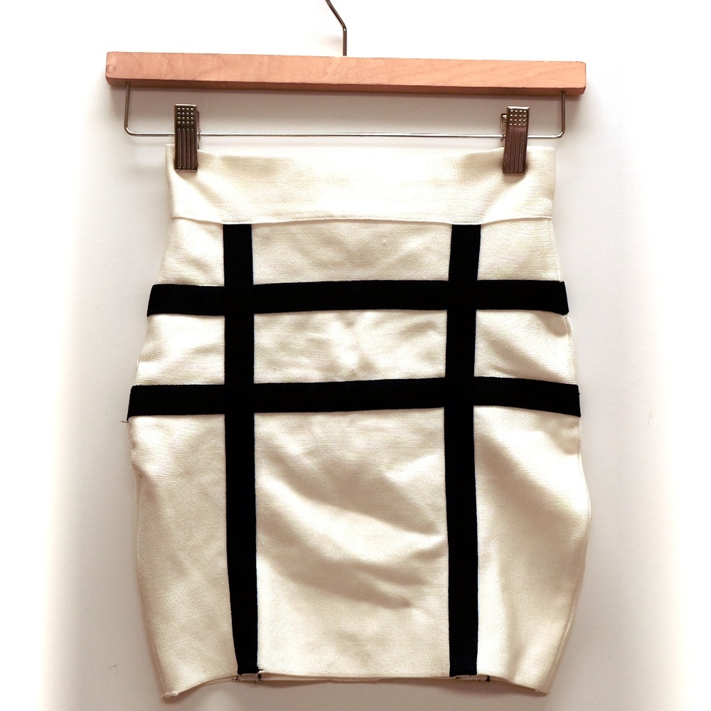 Bodycon skirt, white with black lines, Sz S